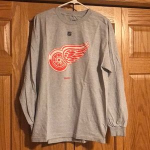 Detroit Red Wings NHL hockey long sleeve shirt.